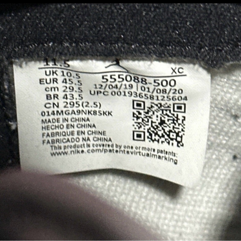 Air Jordan 6 sport blue
Used size 11.5
Has scuff mark on the toe box